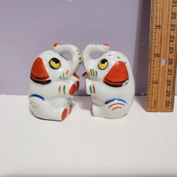 Elephant Set Of 2 Mini Vintage Salt /Pepper Porcelain Shakers  JAPAN 2" - Picture 2 of 8